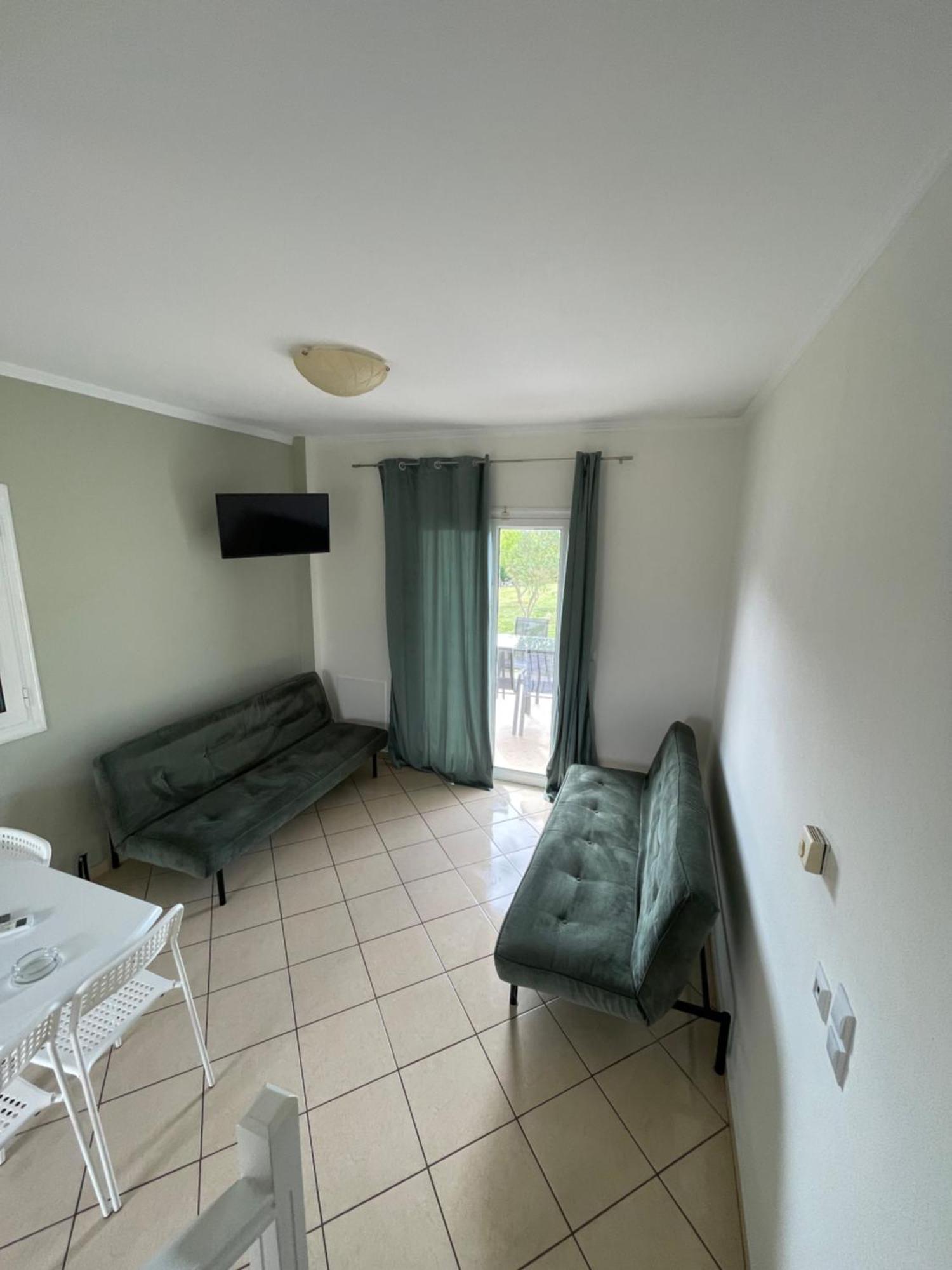 Mythos Apts Rentit Aparthotel