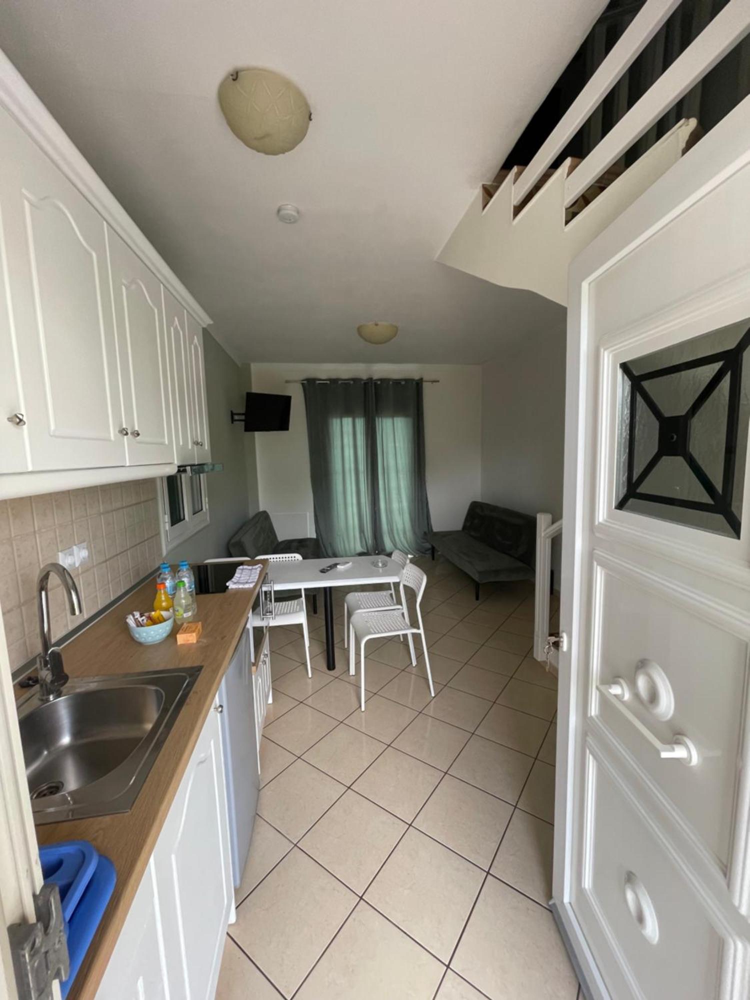 Mythos Apts Rentit