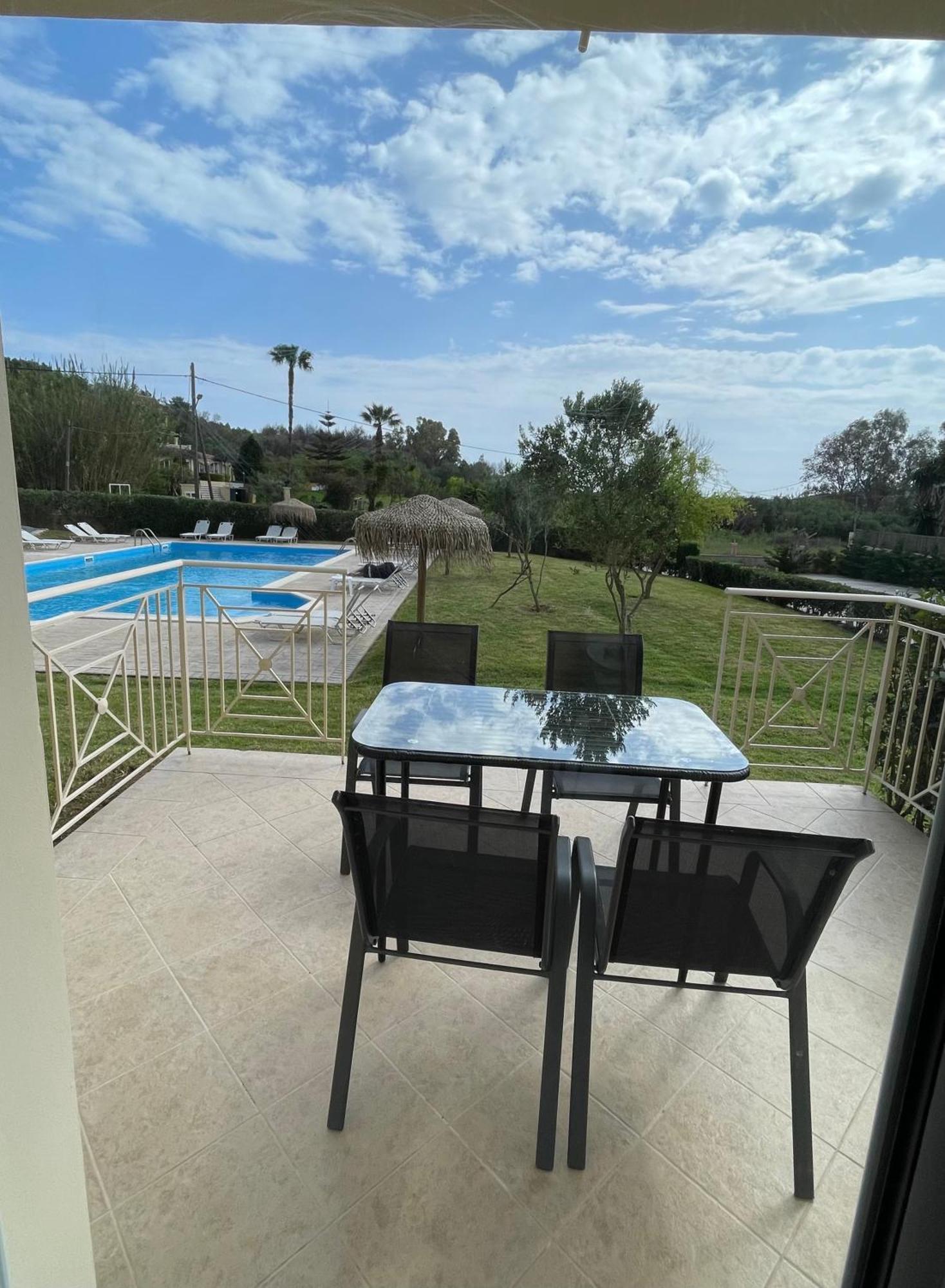Mythos Apts Rentit