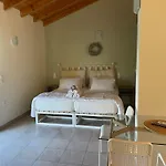 Mythos Apts Rentit