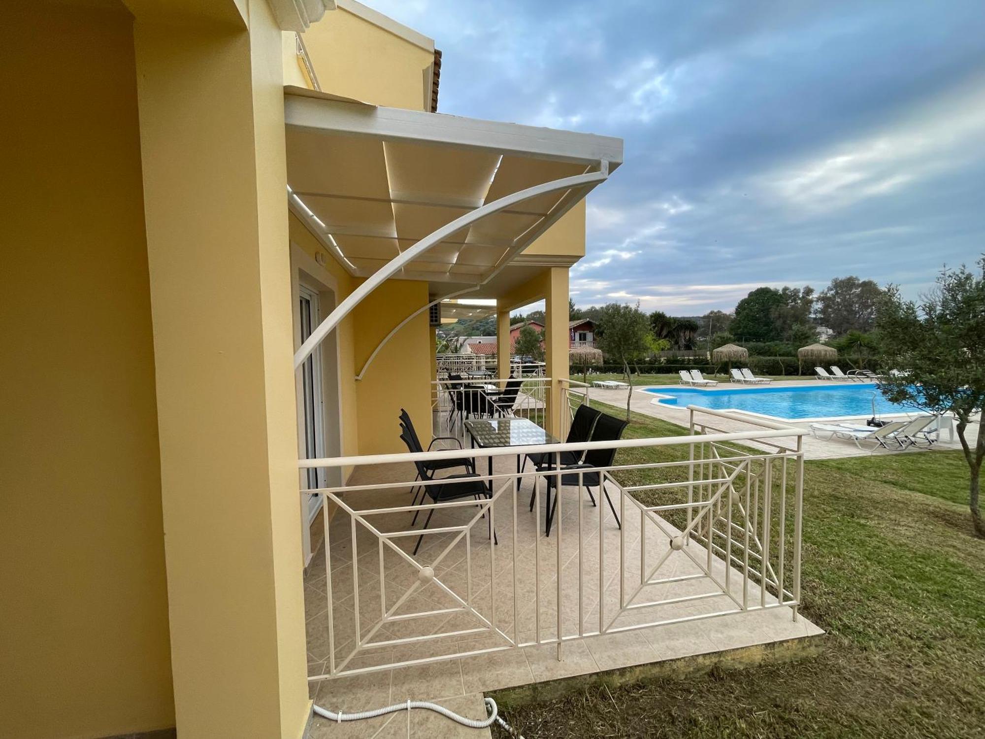 Hotel de apartamente Mythos Apts Rentit Agios Stefanos Avliotes (Corfu)