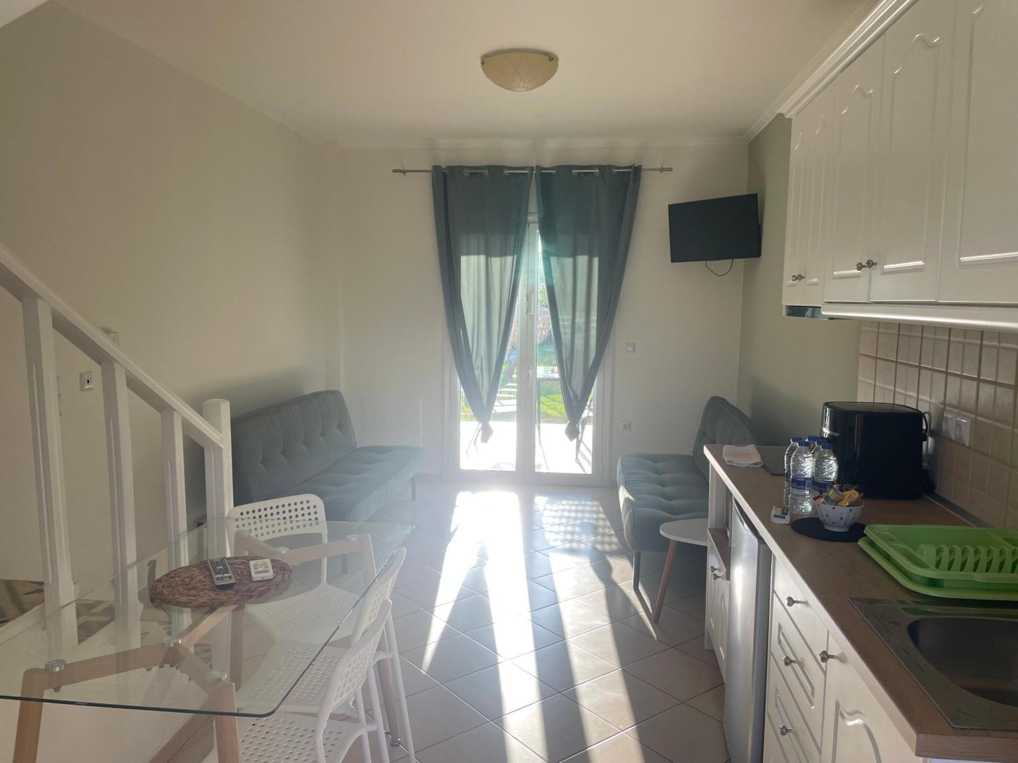 Mythos Apts Rentit
