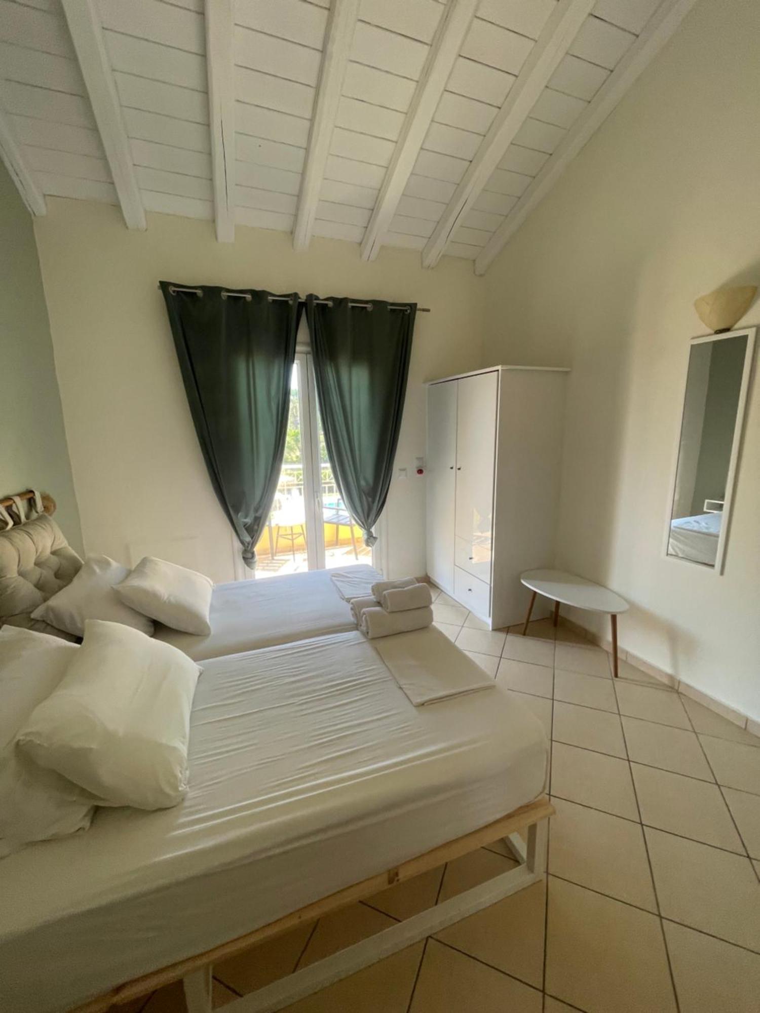Mythos Apts Rentit *